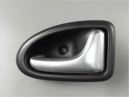 POIGNEE INTERIEURE PORTE AVANT DROIT RENAULT CLIO II PH.2 01-06
