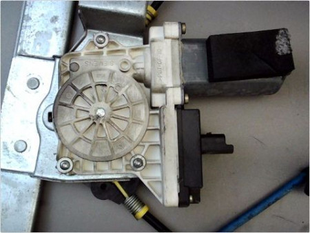 MECANISME LEVE-GLACE ARRIERE GAUCHE VOLKSWAGEN TOURAN 03-06