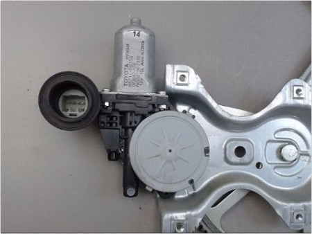 MECANISME LEVE-GLACE AVANT DROIT TOYOTA YARIS II 05-09