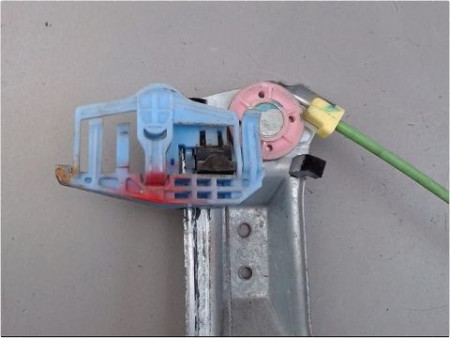 MECANISME LEVE-GLACE AVANT DROIT OPEL CORSA 06-09