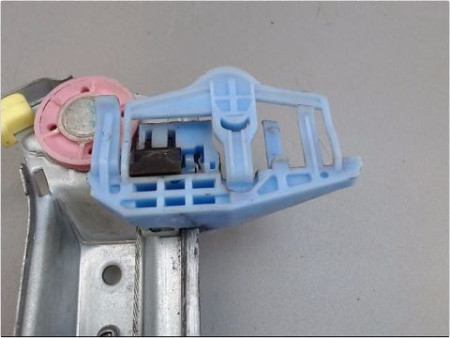 MECANISME LEVE-GLACE AVANT DROIT OPEL CORSA 06-09