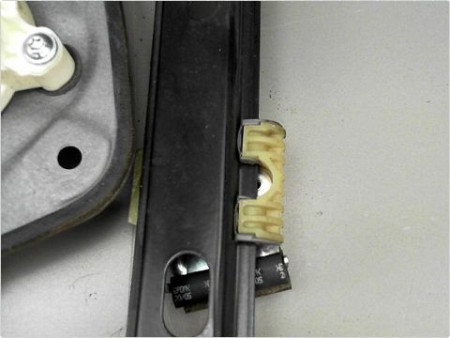 MECANISME LEVE-GLACE AVANT DROIT VOLKSWAGEN JETTA 05-10