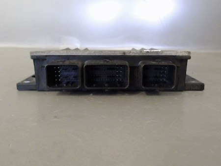 CALCULATEUR MOTEUR RENAULT CLIO