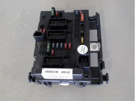 BOITE A FUSIBLES PEUGEOT 307