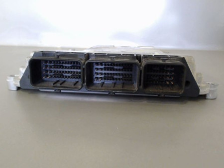 CALCULATEUR MOTEUR RENAULT TRAFIC