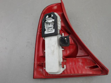 FEU ARRIERE DROIT RENAULT CLIO