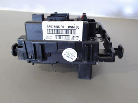 BOITE A FUSIBLES PEUGEOT 206