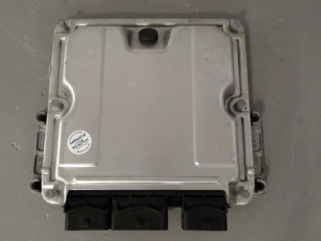 CALCULATEUR MOTEUR PEUGEOT 607