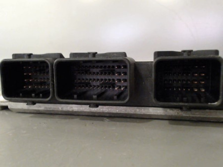 CALCULATEUR MOTEUR PEUGEOT 607