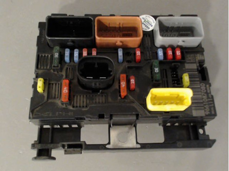 BOITE A FUSIBLES PEUGEOT 307