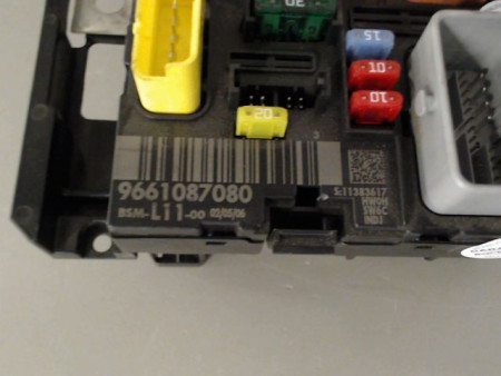 BOITE A FUSIBLES PEUGEOT 307