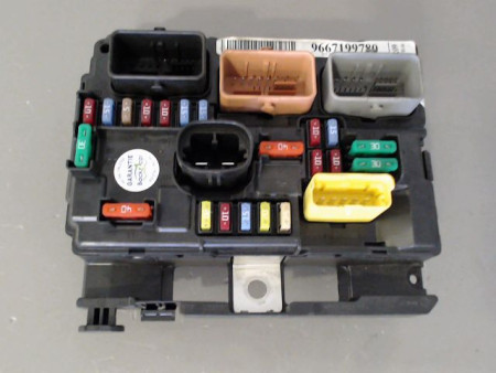 BOITE A FUSIBLES PEUGEOT 207