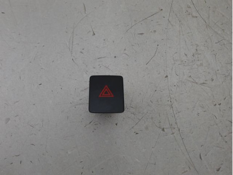 BOUTON DE WARNING NISSAN MICRA