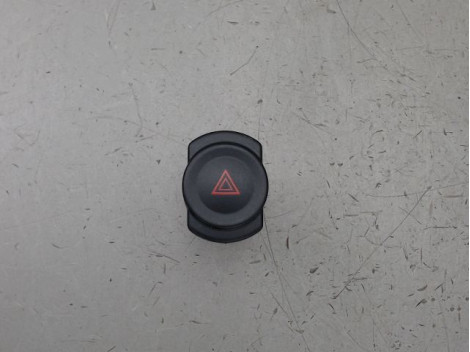 BOUTON DE WARNING DACIA SANDERO
