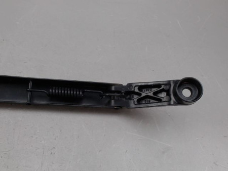BRAS ESSUIE-GLACE AVANT DROIT TOYOTA AURIS