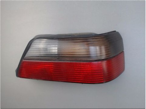 FEU ARRIERE DROIT PEUGEOT 605