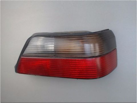 FEU ARRIERE DROIT PEUGEOT 605