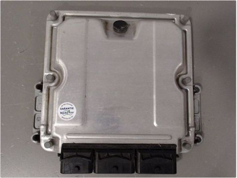 CALCULATEUR MOTEUR RENAULT TRAFIC
