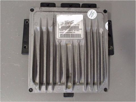 CALCULATEUR MOTEUR RENAULT CLIO