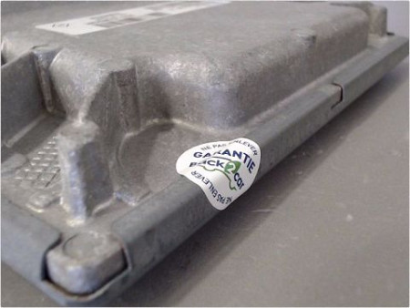 CALCULATEUR MOTEUR RENAULT CLIO