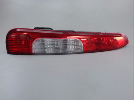 FEU ARRIERE GAUCHE  FORD FOCUS