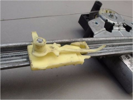 MECANISME LEVE-GLACE AVANT DROIT OPEL VIVARO