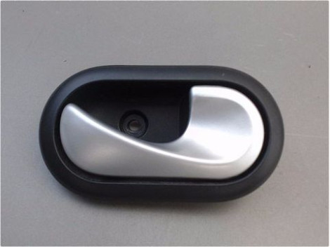 POIGNEE INTERIEURE PORTE AVANT DROIT DACIA DUSTER 10-13