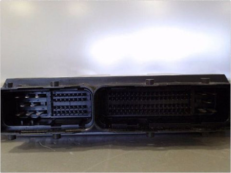 CALCULATEUR MOTEUR TOYOTA YARIS