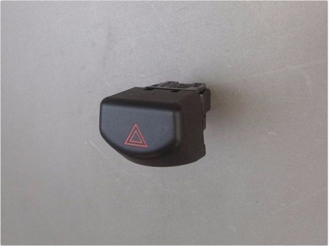 BOUTON DE WARNING NISSAN MICRA