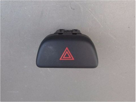 BOUTON DE WARNING NISSAN MICRA