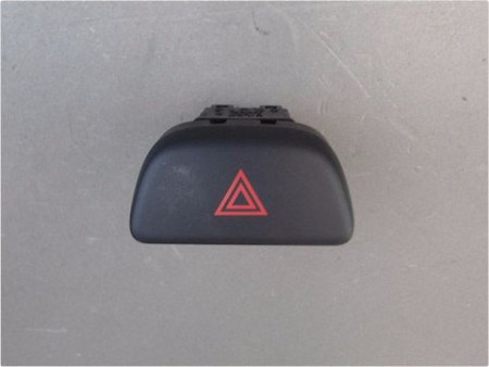 BOUTON DE WARNING NISSAN MICRA