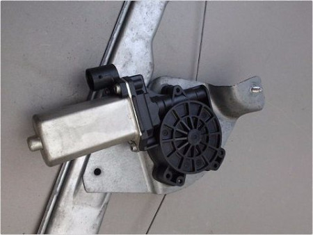 MECANISME LEVE-GLACE AVANT DROIT DACIA SANDERO