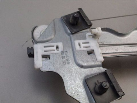 MECANISME LEVE-GLACE AVANT DROIT DACIA SANDERO