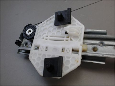 MECANISME LEVE-GLACE AVANT DROIT DACIA SANDERO