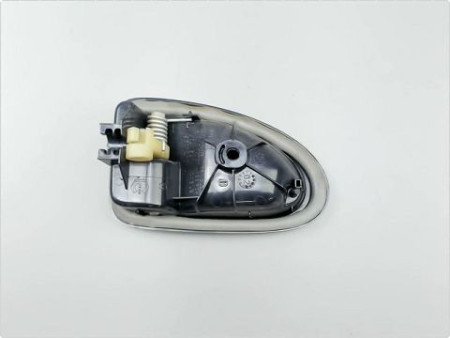 POIGNEE INTERIEURE PORTE AVANT DROIT RENAULT CLIO
