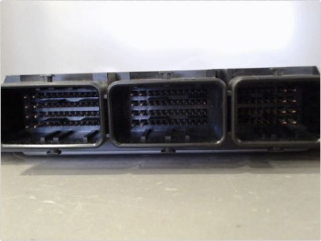 CALCULATEUR MOTEUR RENAULT TRAFIC