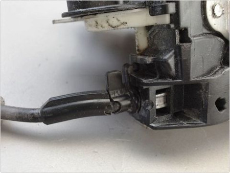 SYSTEME CONDAMNATION ARRIERE DROIT VOLKSWAGEN POLO