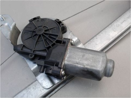 MECANISME LEVE-GLACE AVANT DROIT DACIA LOGAN