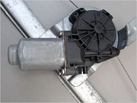 MECANISME LEVE-GLACE AVANT GAUCHE DACIA LOGAN