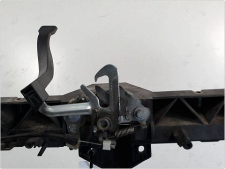 TRAVERSE SUPERIEURE ARMATURE AVANT PEUGEOT 3008