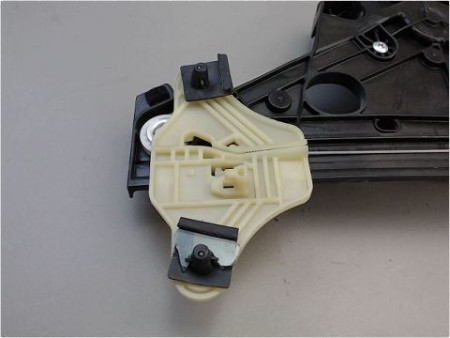 MECANISME LEVE-GLACE ARRIERE DROIT RENAULT CLIO