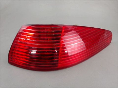 FEU ARRIERE DROIT PEUGEOT 607