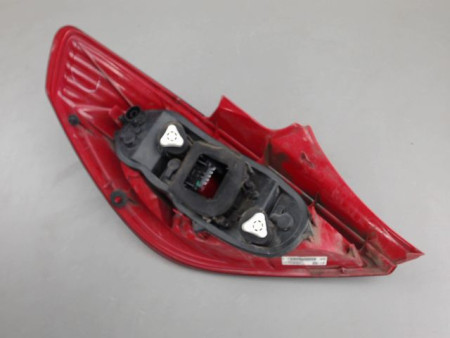 FEU ARRIERE DROIT OPEL CORSA