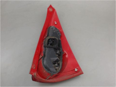 FEU ARRIERE GAUCHE  PEUGEOT 107