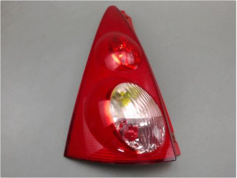 FEU ARRIERE GAUCHE  PEUGEOT 107