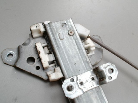 MECANISME LEVE-GLACE ARRIERE GAUCHE NISSAN KING-CAB