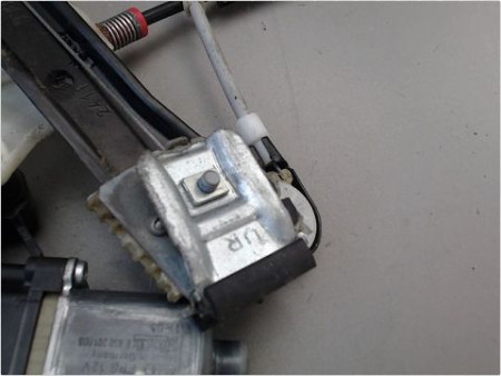 MECANISME LEVE-GLACE AVANT DROIT VOLKSWAGEN POLO