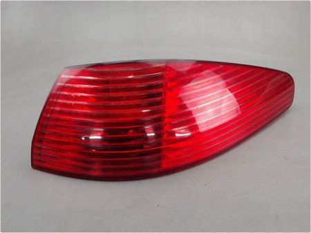 FEU ARRIERE DROIT PEUGEOT 607