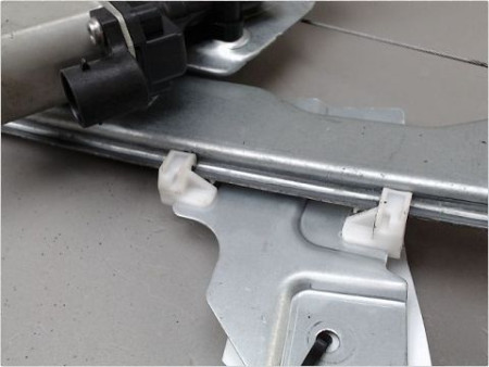 MECANISME LEVE-GLACE AVANT GAUCHE DACIA SANDERO
