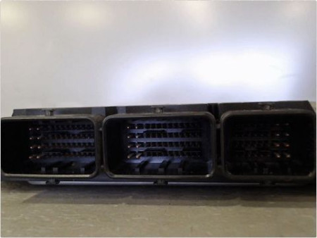 CALCULATEUR MOTEUR RENAULT TRAFIC